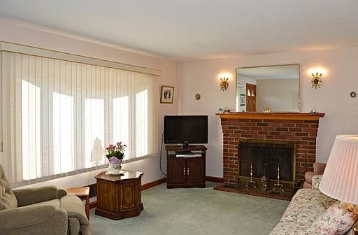 4th image of 52 Briar Hill Dr