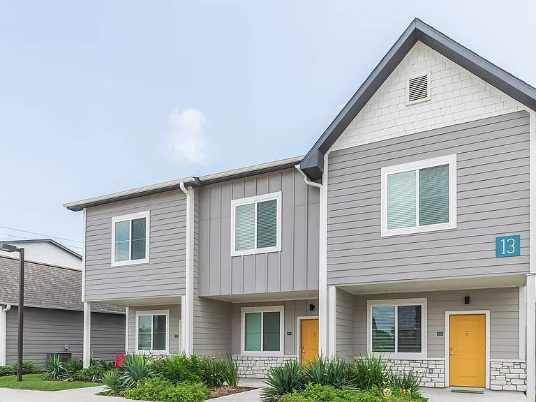 Townhomes at Twenty01 — Photo 4
