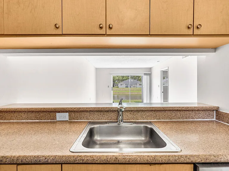 1020 Lake Victoria Dr #B — Photo 12