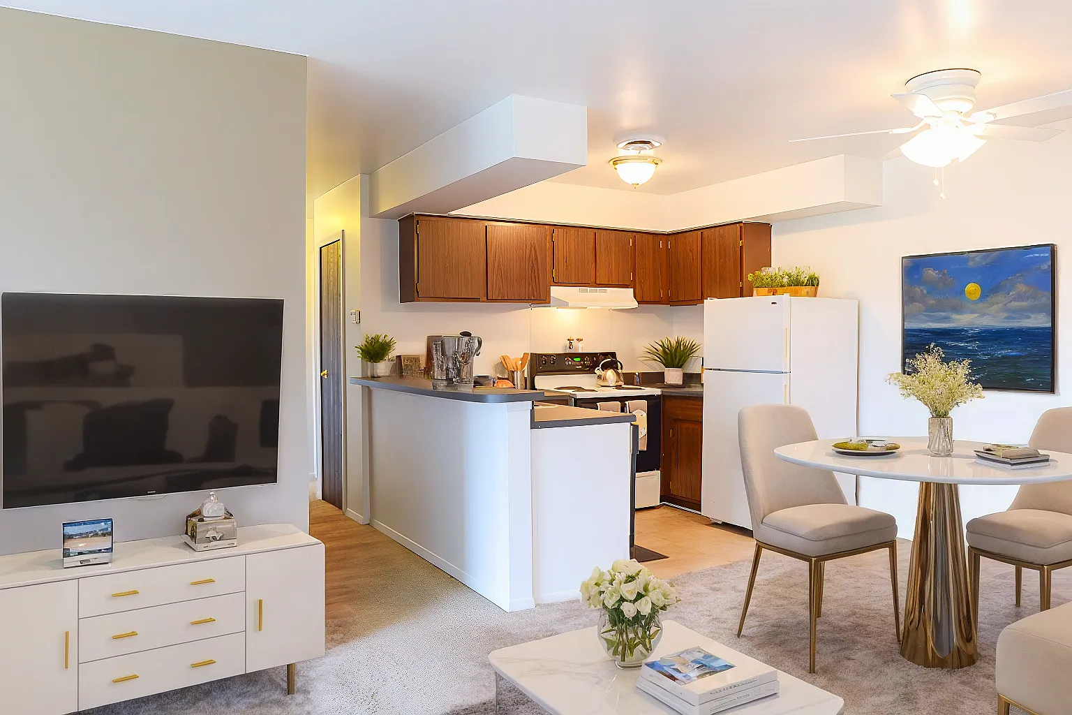 Marianne Manor Apartments — Photo 3