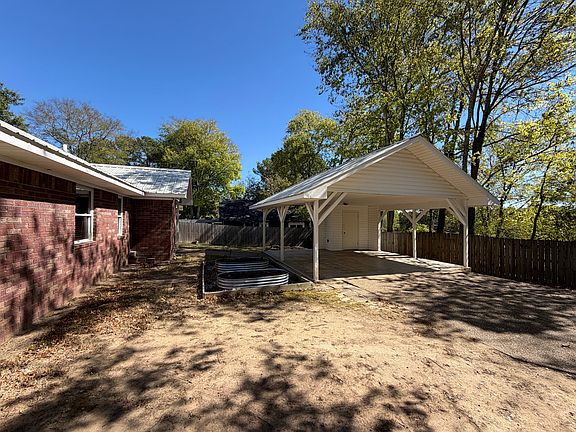 2nd image of 211 Cash St
