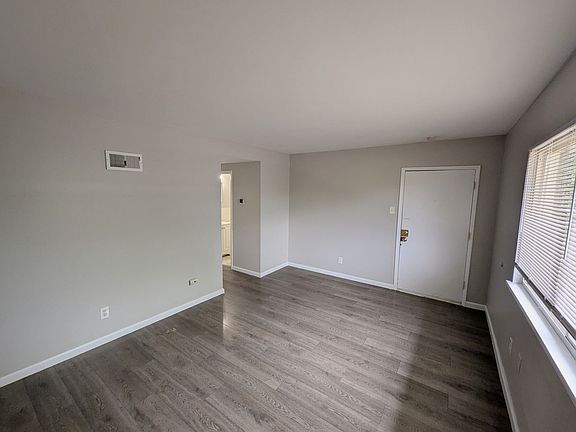 4th image of 4724 Virginia Ave #C