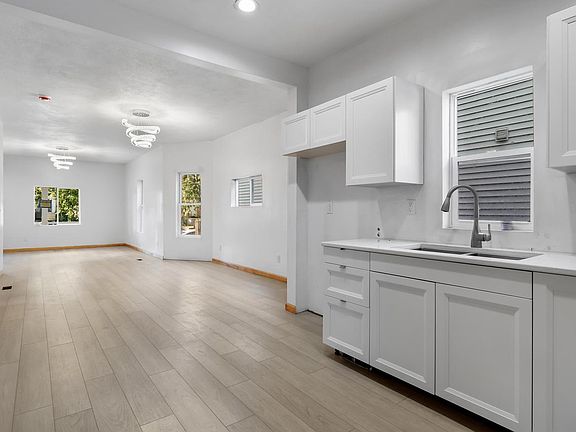 4th image of 909 Vine STREET