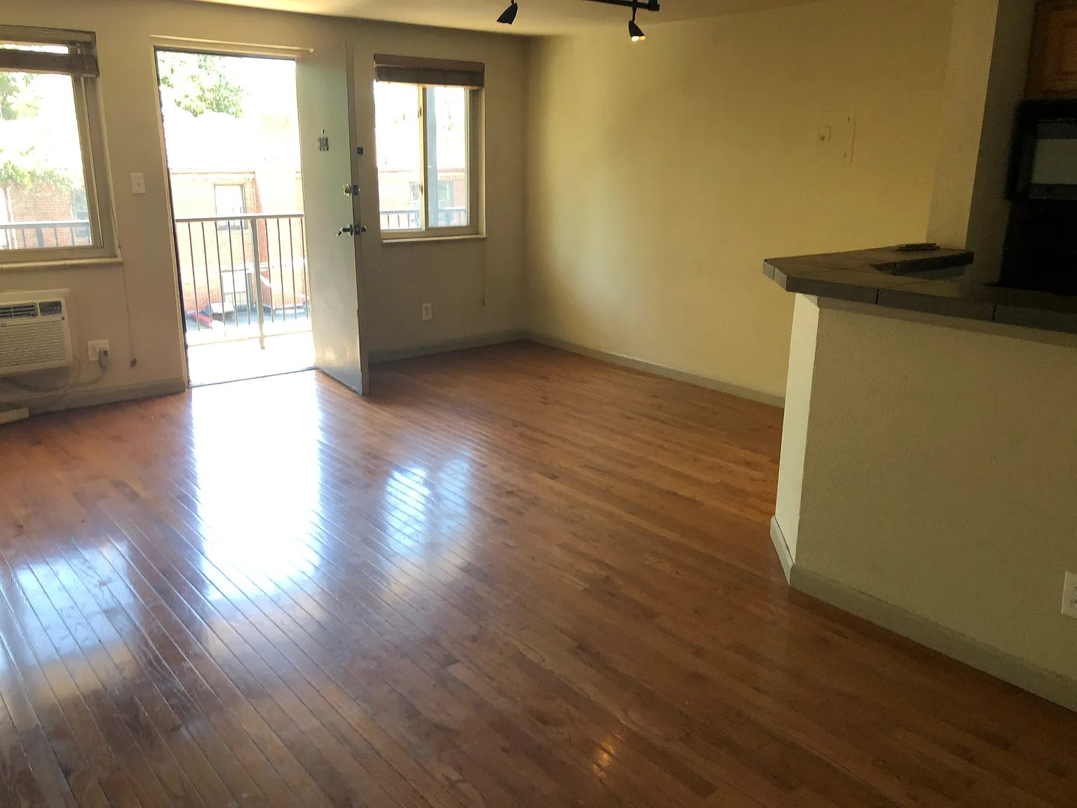 Updated One Bedroom Across From City Park! WIFI Included!! — Photo 4