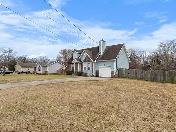 2nd image of 586 Oakmont Dr
