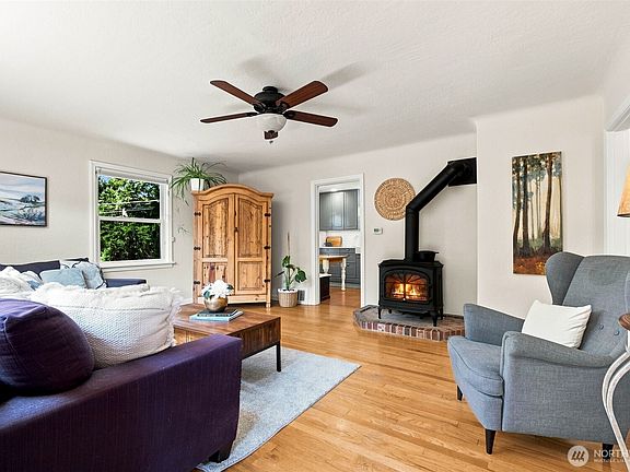 4th image of 1102 SW 124th Street