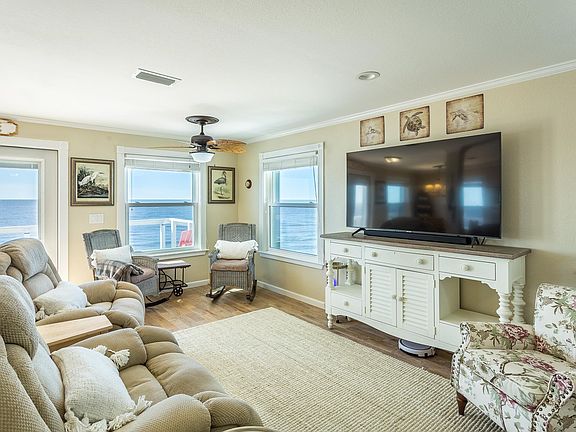 5th image of 1037 Gulf Shore Blvd