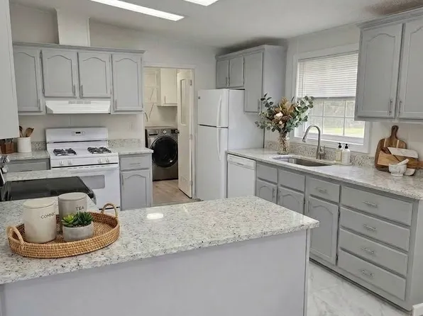 12325 Badger Ln SE, Albuquerque, NM 87123