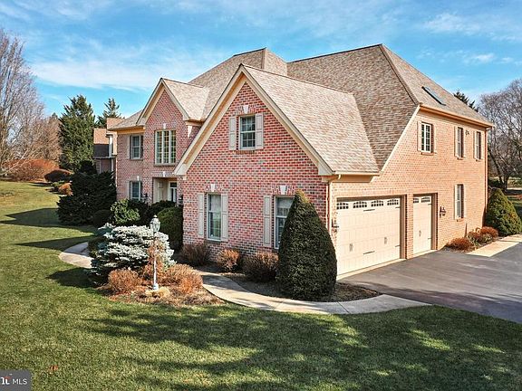 3rd image of 1901 Rosewood Ln