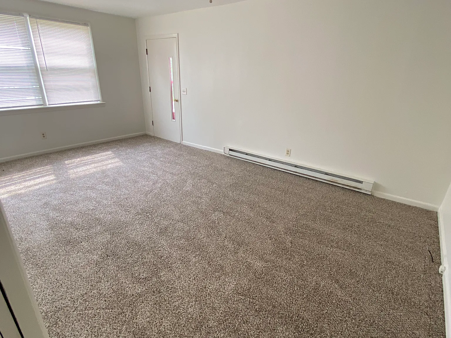 2 bed, 1000 sqft, $1,435 — Photo 3