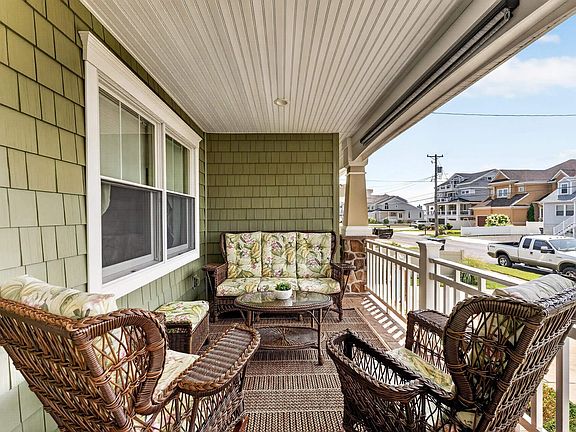 5th image of 807 W Shore Dr
