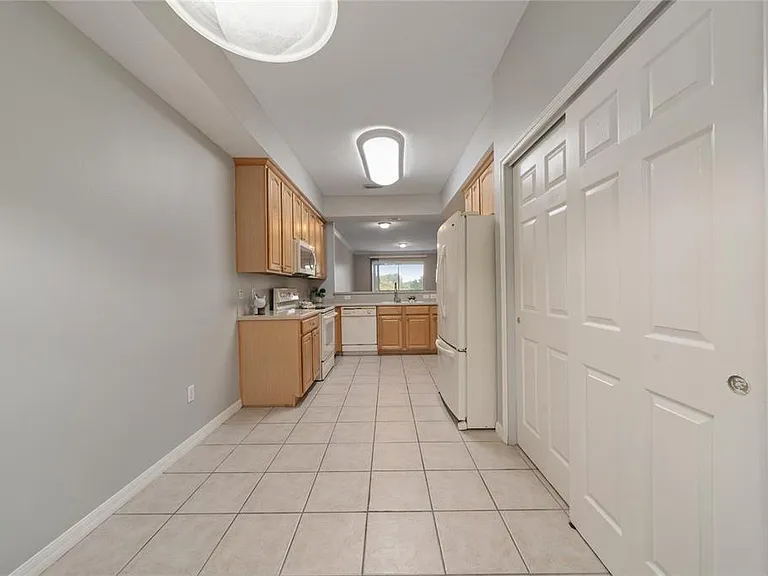 9417 Myrtle Creek Ln #611 — Photo 16