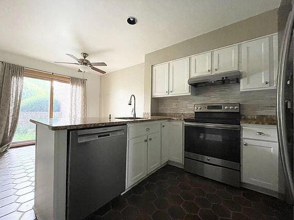 Modern Kitchen and dining area
