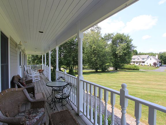 3rd image of 8 Vine Ln