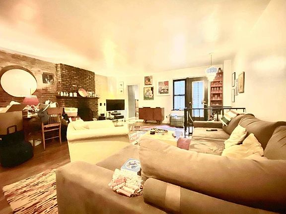 2nd image of 126 W 71st St APT 1B