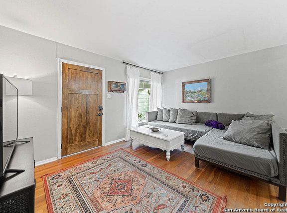 4th image of 207 CONWAY DR