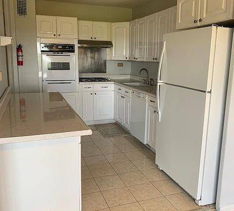 2nd image of 39 E 39th #7R