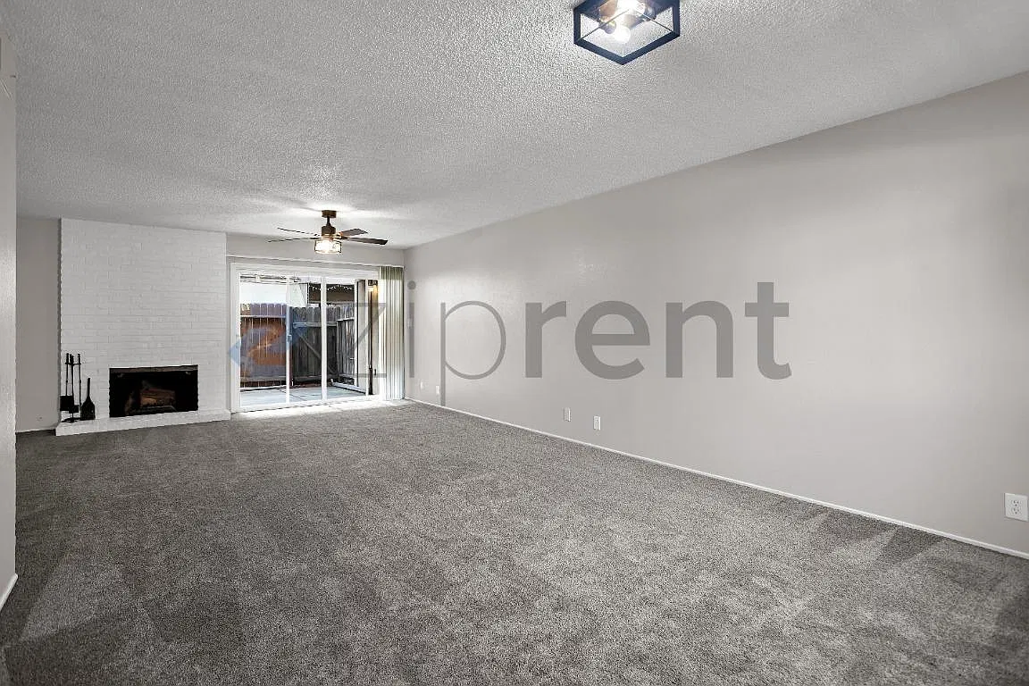 2420 Oxford Way — Photo 4