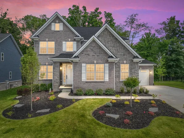 375 Amelia Cir, South Lyon, MI 48178