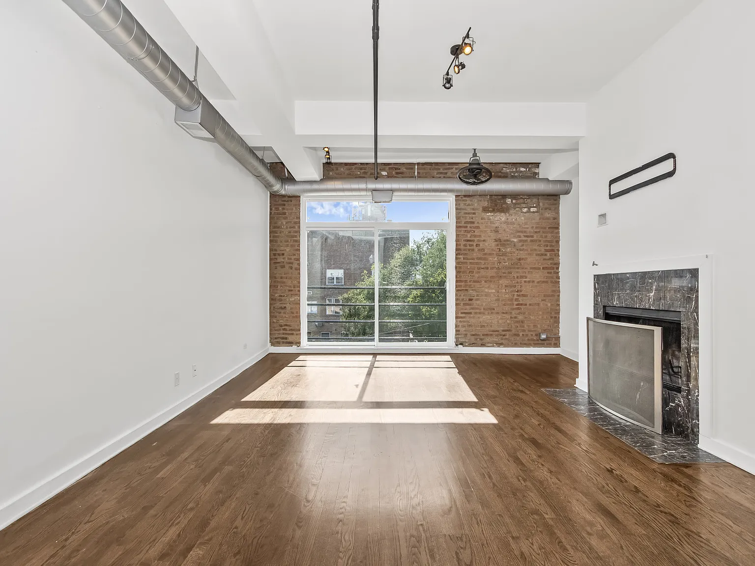 2221 N Lister Ave — Photo 3