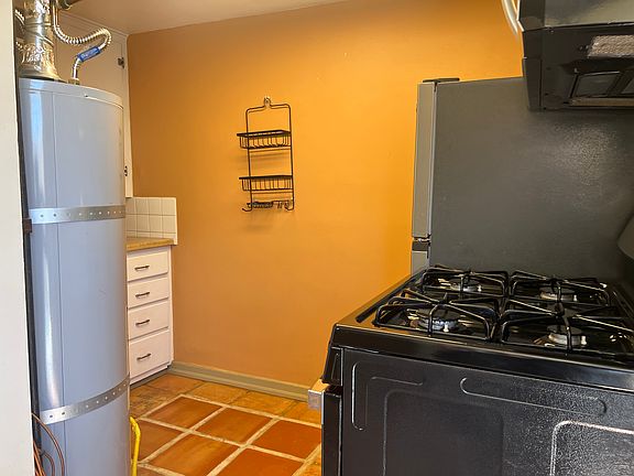 5th image of 403 Columbia Dr SE Unit D