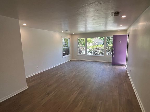Big living room with plenty of light facing Silva Ave.