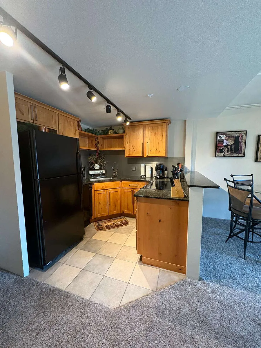 Building Photo - 417 E Kiowa St #602