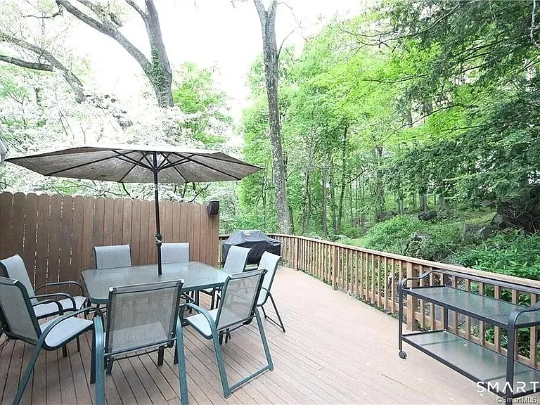 1286 Long Ridge Rd — Photo 2