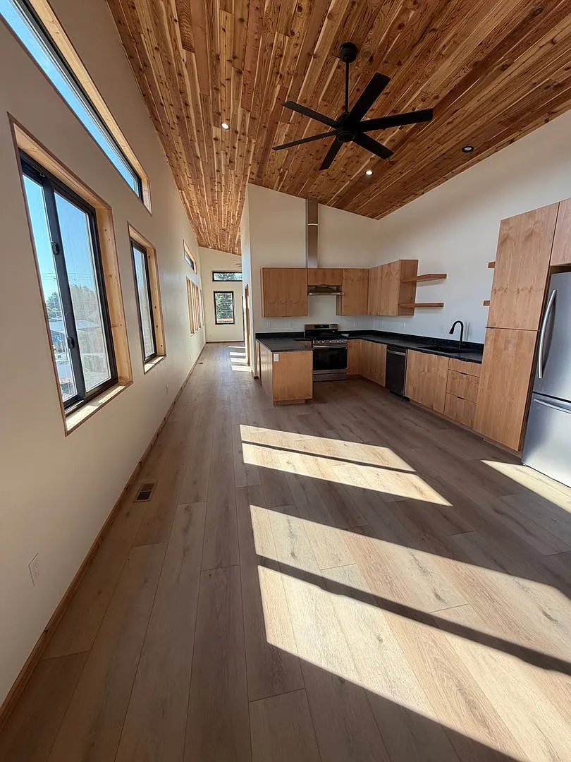 23 Sunset Dr — Photo 1