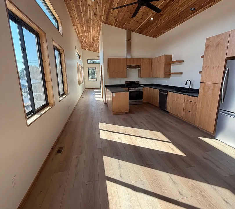 23 Sunset Dr