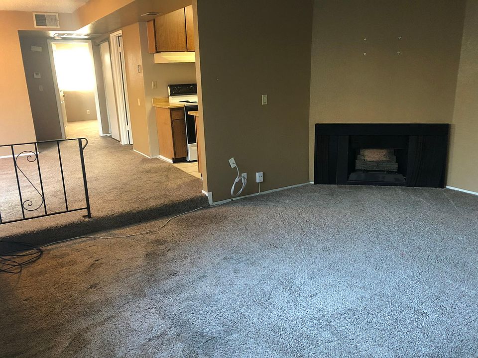 1st image of 130 Woodbury Cir