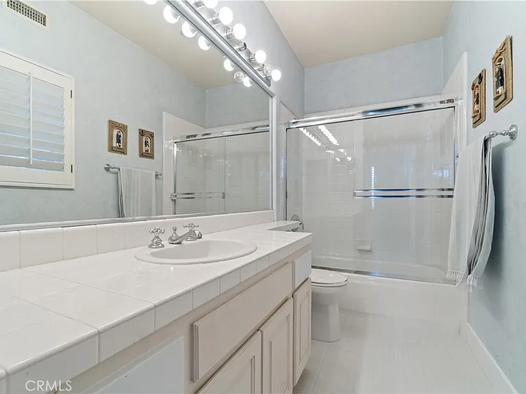 11 Willowglade — Photo 30