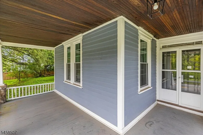3 bed, 2.0 bath, $2,500 — Photo 3