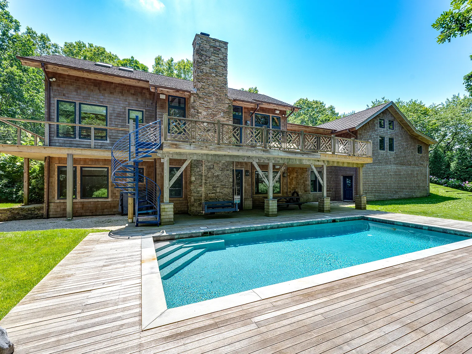 Perfect Southampton Escape with Pool — Photo 2