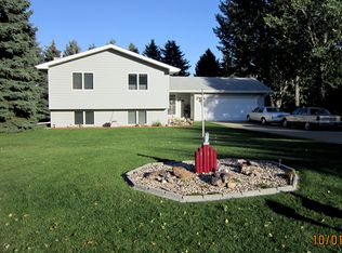 2101 Parkside Dr, Minot, ND 58701