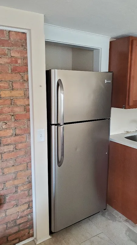 3 bed, 1.0 bath, 1030 sqft, $1,575 — Photo 2