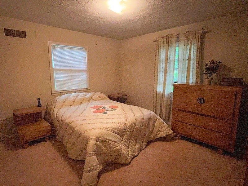 2nd image of 2186 Thurmont Rd