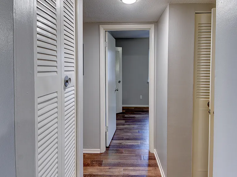 2114 Swift Ave #10 — Photo 10