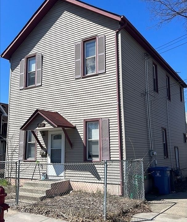 1st image of 1826 Jackson St NE #1