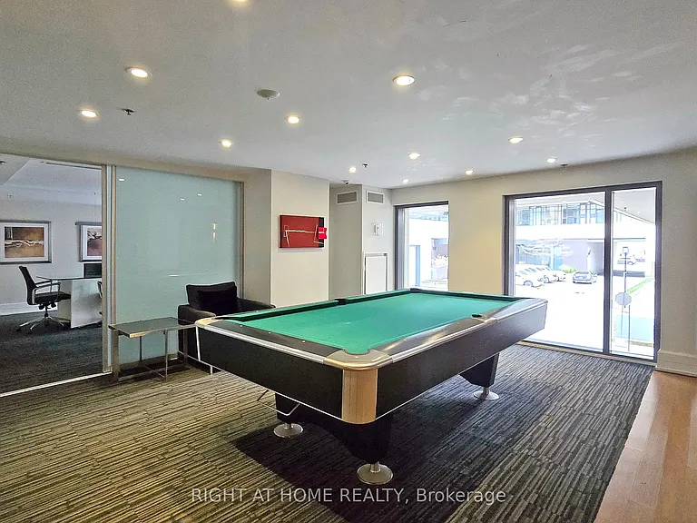 111 Elizabeth St #818 — Photo 32