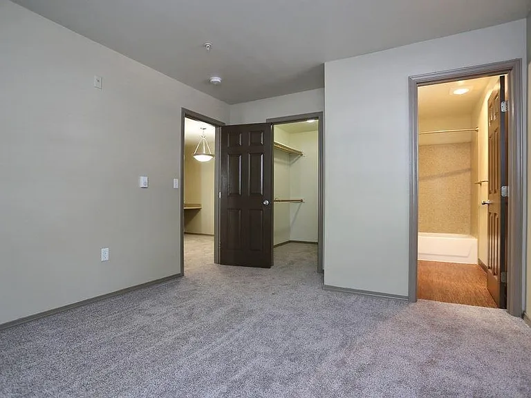 The Knolls at Inglewood Hill Apartments — Photo 16