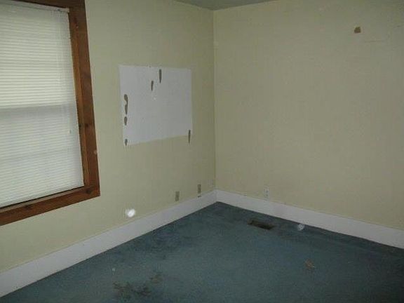 5th image of 909 Clearfield Rd