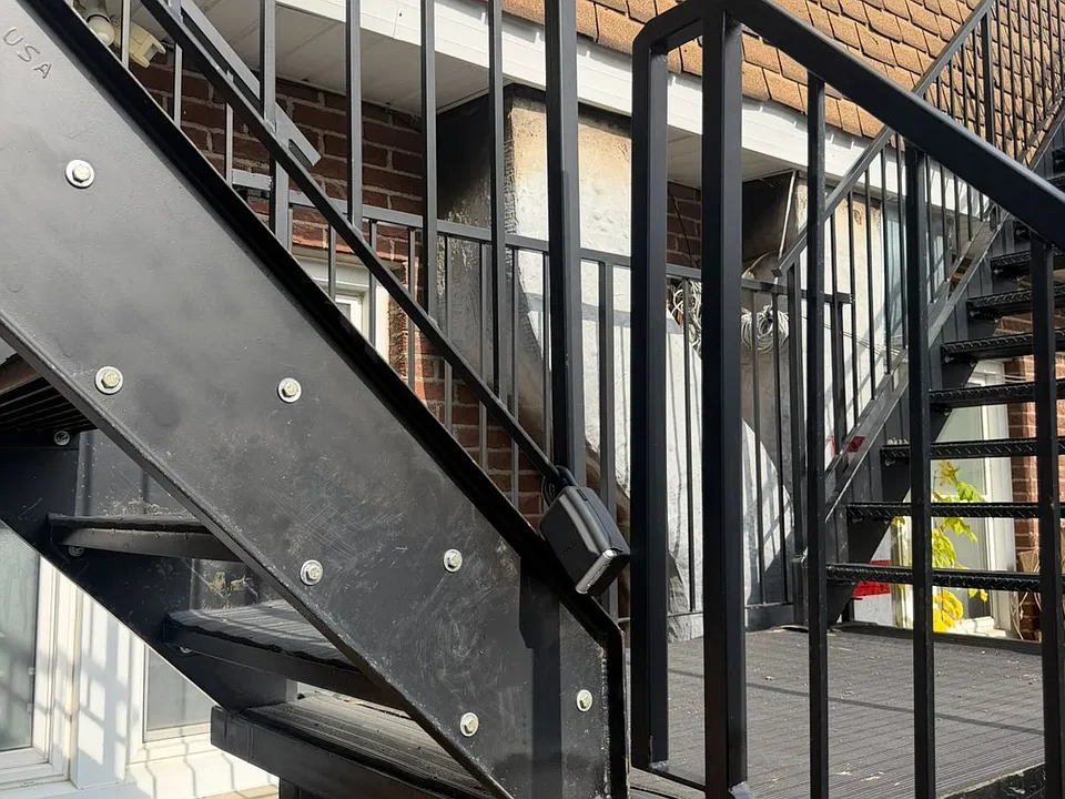 10 Brock St E #2