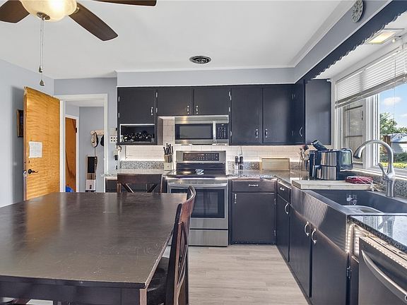 4th image of 929 Armory Dr