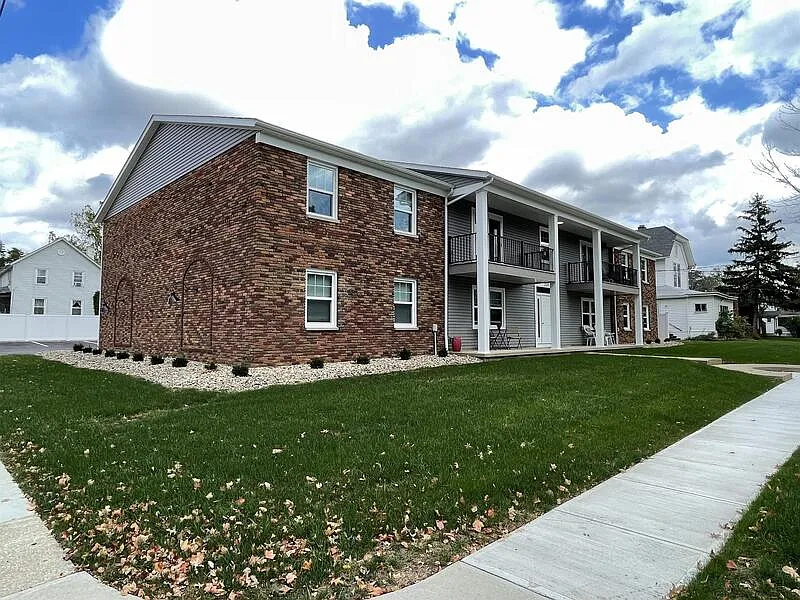 331 W Washington St #3