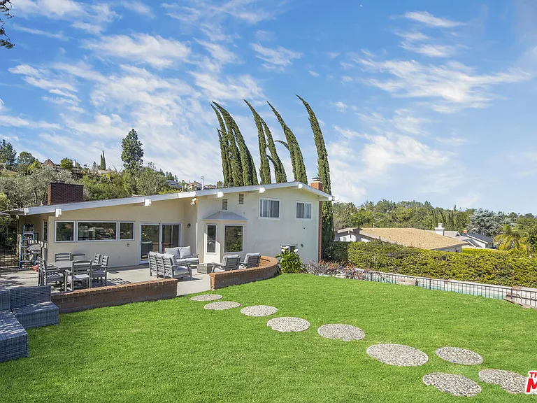 3970 Ellenita Ave — Photo 31