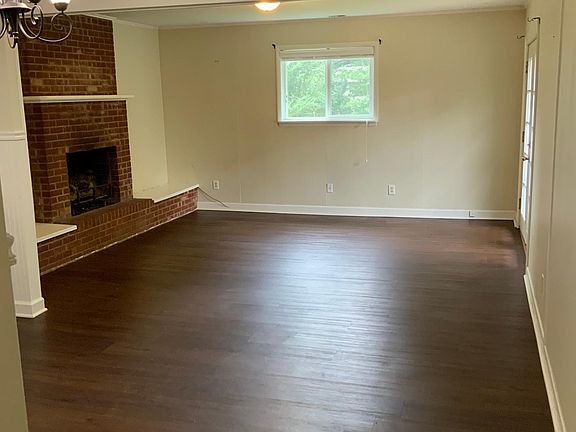2nd image of 2138 W Berry St
