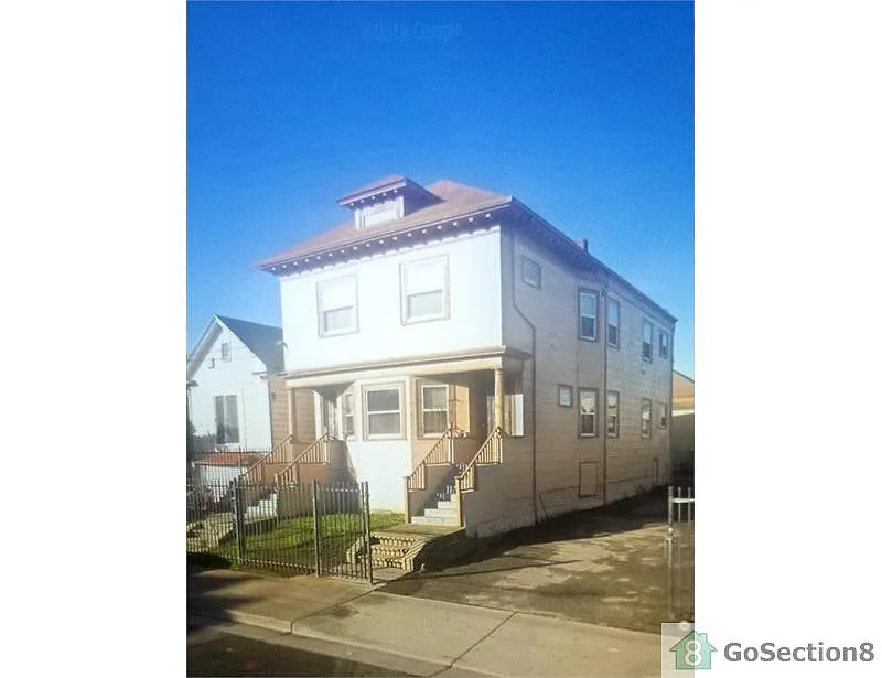 1929 Filbert St photo 1