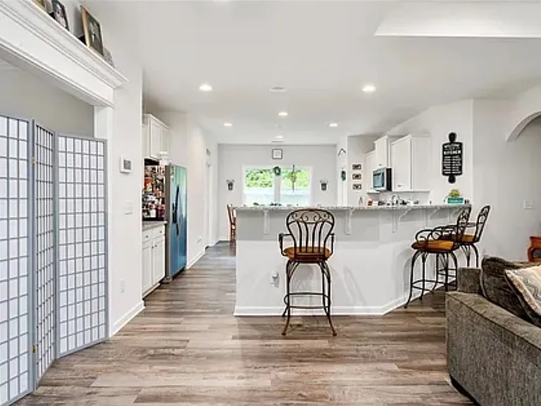 490 Twin View Dr — Photo 8