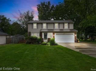 21462 Meridian Rd, Grosse Ile, MI 48138